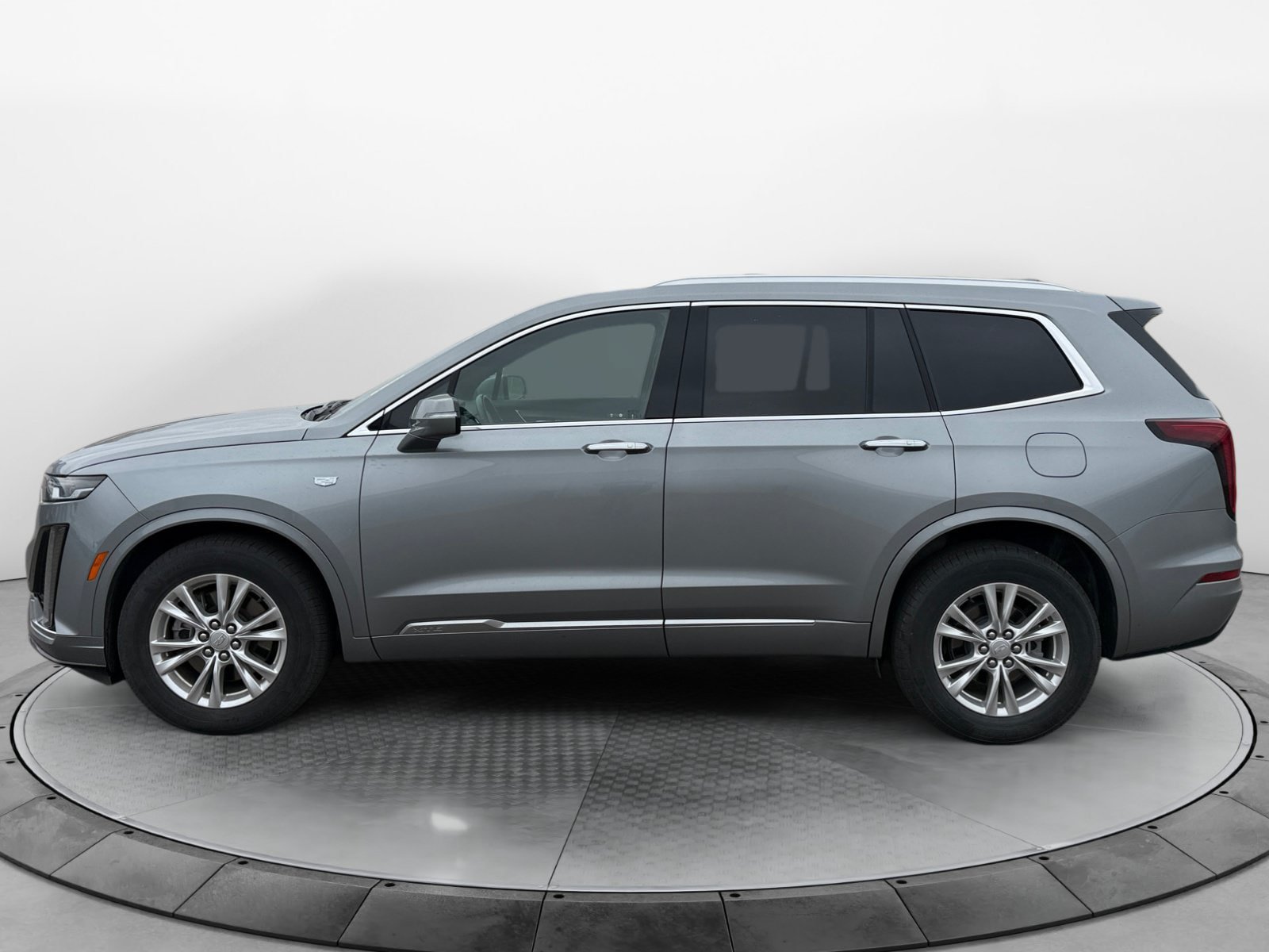 Used 2024 Cadillac XT6 Luxury w/ LPO, Floor Liner Package AWD/4WD image 3