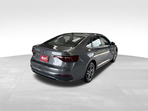 Used 2024 Volkswagen Jetta SE FWD image 5