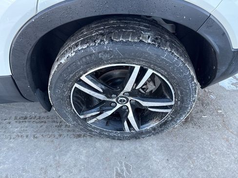 Used 2023 Volvo XC40 B5 Core w/ Protection Package Premier image 13