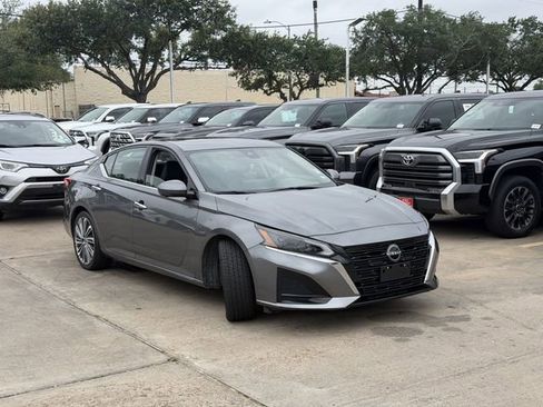 Used 2023 Nissan Altima 2.5 SL FWD image 3