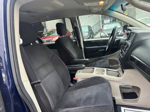 Used 2014 Dodge Grand Caravan SXT image 13