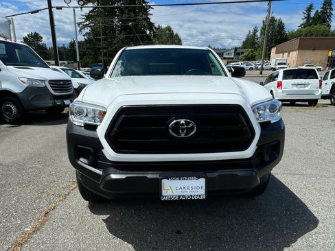 Used 2022 Toyota Tacoma SR RWD image 2