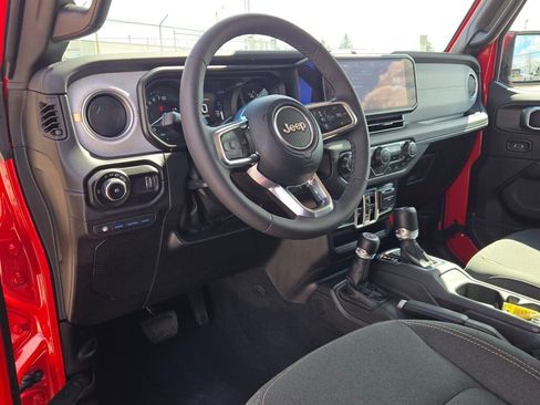 Certified 2025 Jeep Wrangler Unlimited Sahara w/ Safety Group AWD/4WD image 19