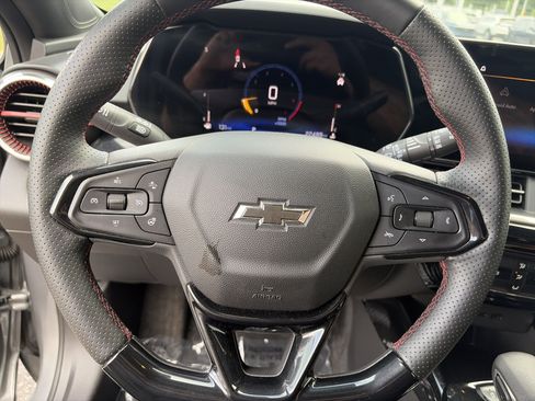 Used 2025 Chevrolet Trax RS w/ Driver Confidence Package FWD image 23