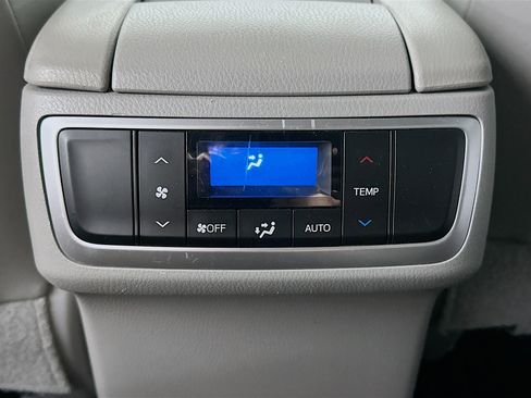 Used 2017 Toyota Highlander Limited image 29