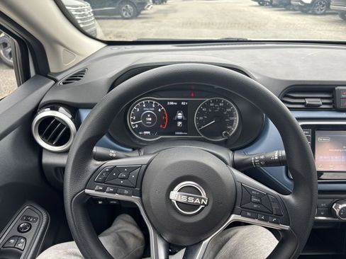 Used 2025 Nissan Versa SV FWD image 29
