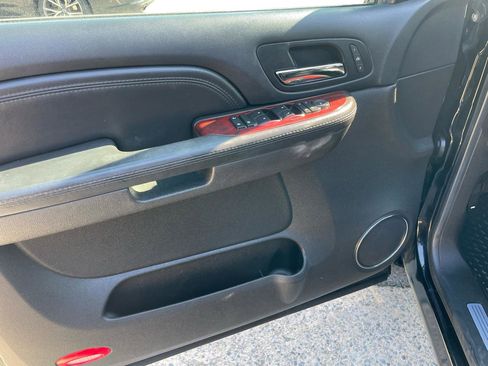 Used 2009 Cadillac Escalade EXT AWD/4WD image 25