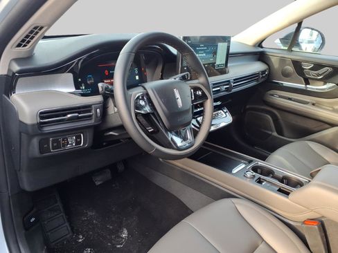 Used 2026 Lincoln Corsair Premiere image 19