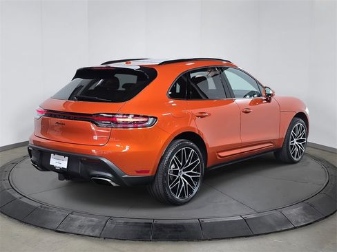 Certified 2025 Porsche Macan image 7