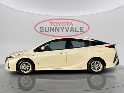 Used 2017 Toyota Prius Prime Advanced image 7