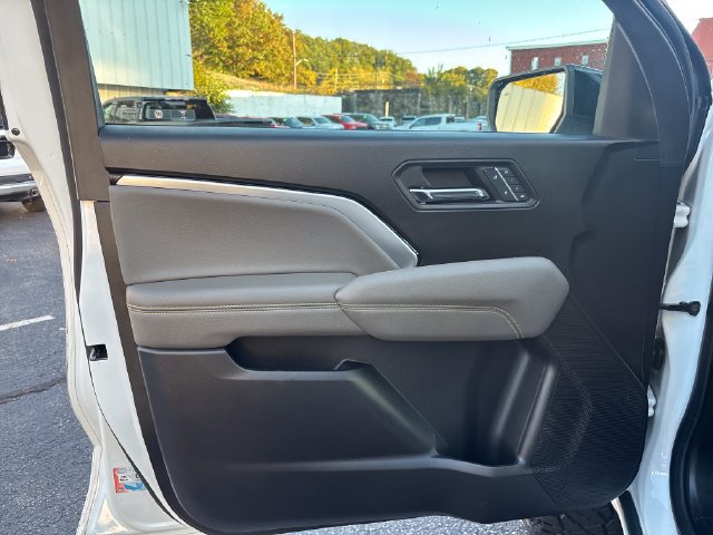 Used 2024 Chevrolet Colorado ZR2 w/ ZR2 Convenience Package III AWD/4WD image 12