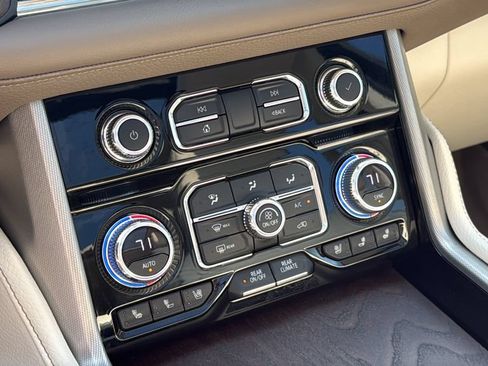 Used 2021 GMC Yukon Denali AWD/4WD image 15