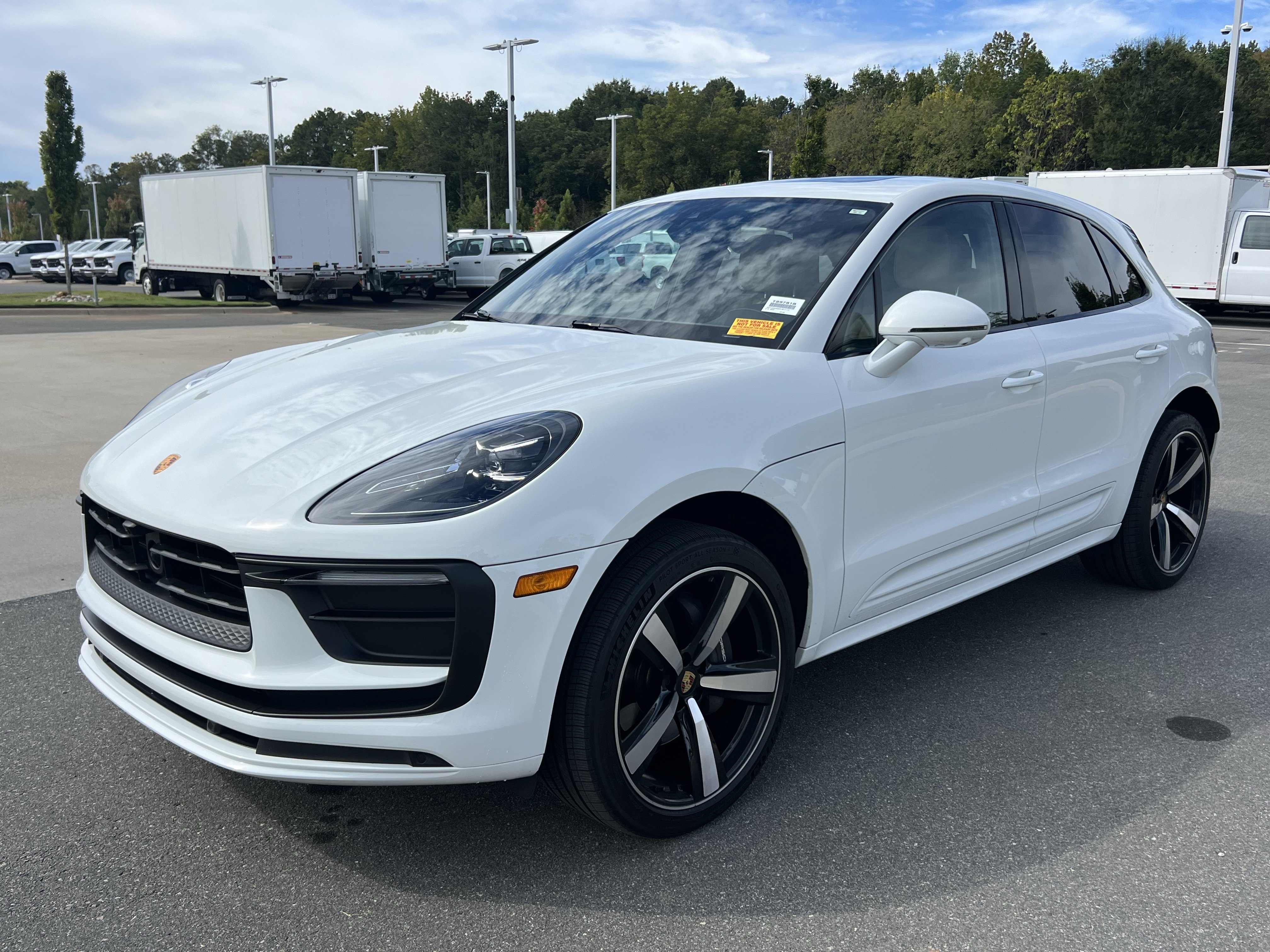 Used 2023 Porsche Macan AWD/4WD image 5