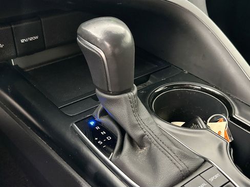 Used 2020 Toyota Camry SE image 16