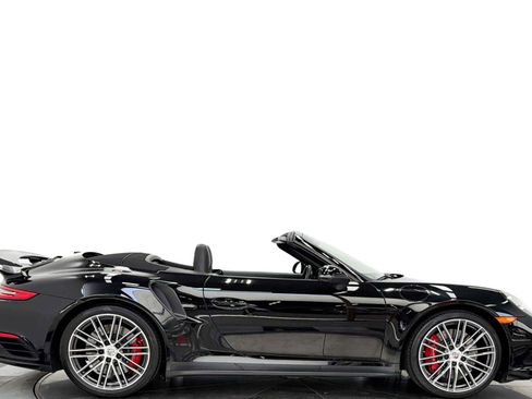 Used 2017 Porsche 911 4 Cabriolet AWD/4WD image 2