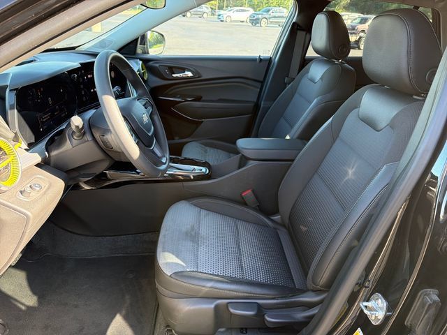 Used 2025 Chevrolet Trax LT FWD image 11