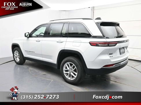 Used 2023 Jeep Grand Cherokee Laredo w/ Luxury Tech Group I image 2