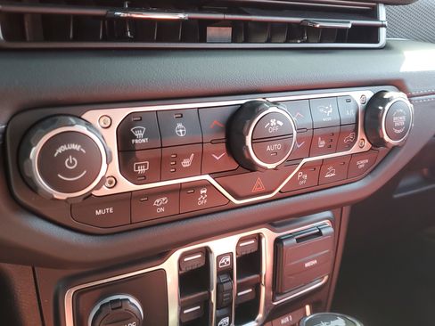 Used 2024 Jeep Wrangler Unlimited Rubicon 392 image 26