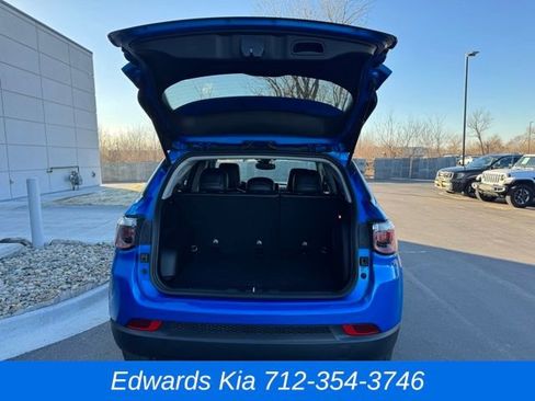 Used 2022 Jeep Compass Latitude w/ Sun and Sound Group image 11