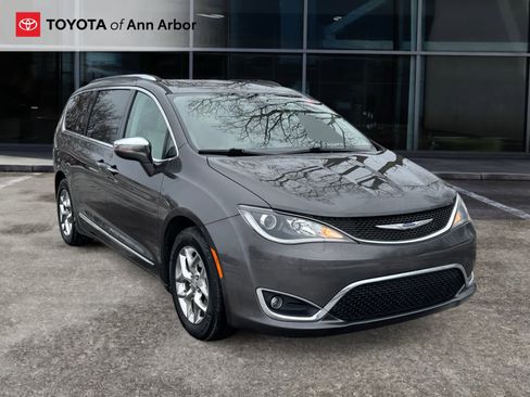 Used 2019 Chrysler Pacifica Limited image 1