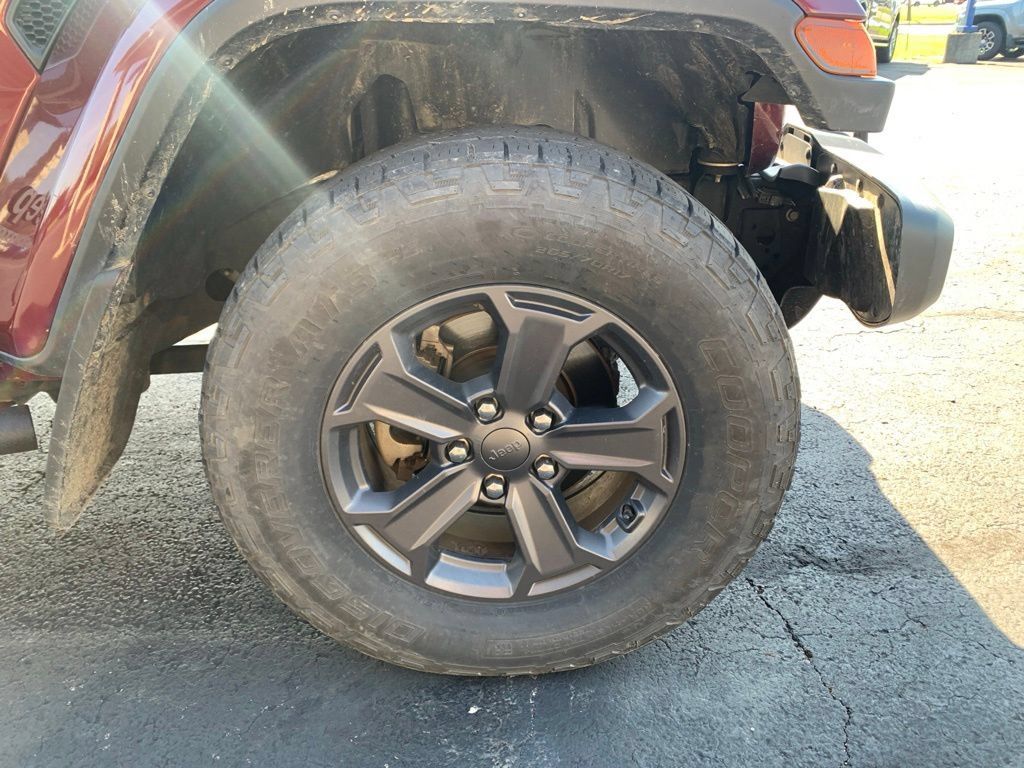 Used 2021 Jeep Gladiator Sport AWD/4WD image 17