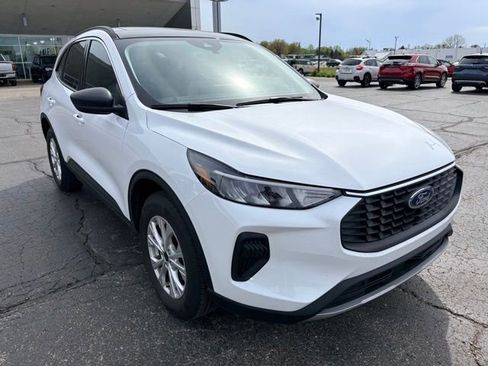Used 2024 Ford Escape Active w/ Tech Pack #1 AWD/4WD image 9