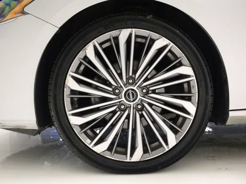Used 2023 Nissan Altima 2.5 SL FWD image 9