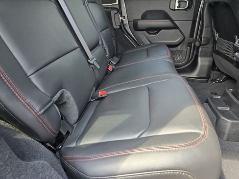 Used 2025 Jeep Wrangler Unlimited Rubicon AWD/4WD image 21