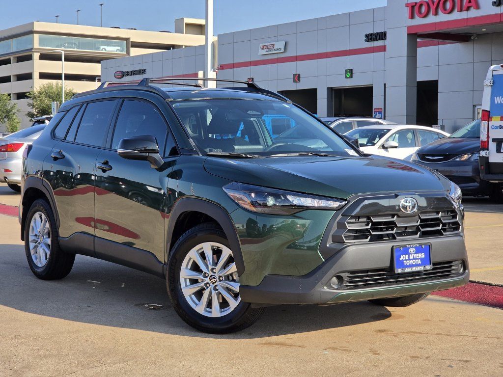 Used 2026 Toyota Corolla Cross LE FWD image 2