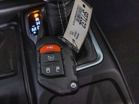 Used 2022 Jeep Wrangler Unlimited Sahara w/ LED Lighting Group AWD/4WD image 27