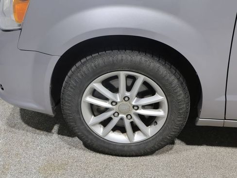 Used 2016 Dodge Grand Caravan SXT FWD image 8