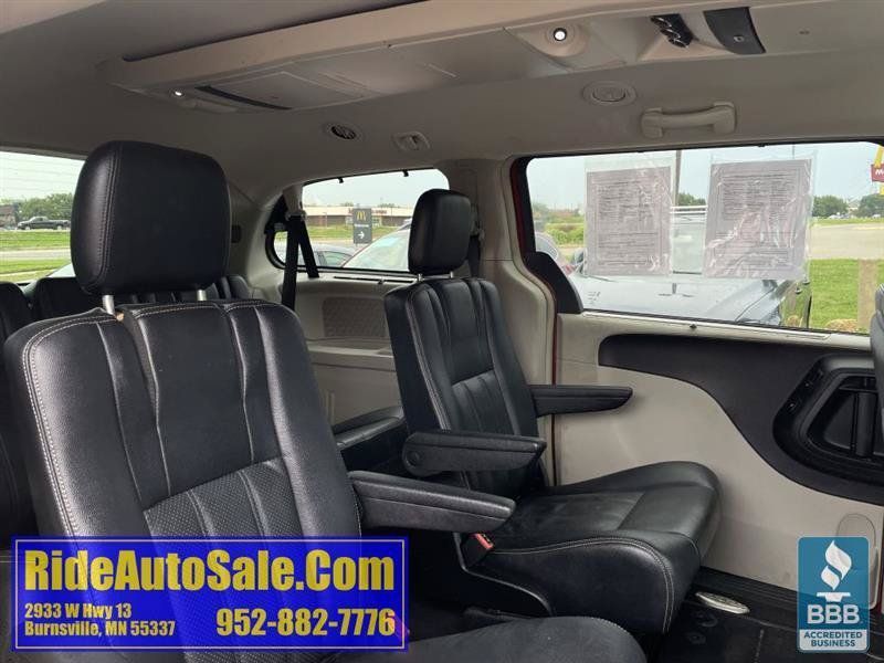 Used 2013 Chrysler Town & Country Touring-L w/ Driver Convenience Group FWD image 14