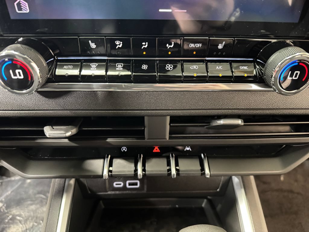New 2026 Chevrolet Colorado Trail Boss AWD/4WD image 13