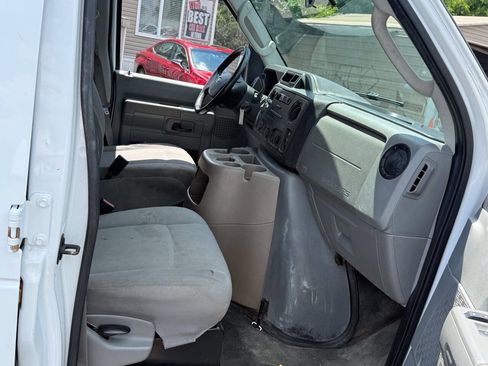 Used 2014 Ford E-250 and Econoline 250 w/ Power Group RWD image 12