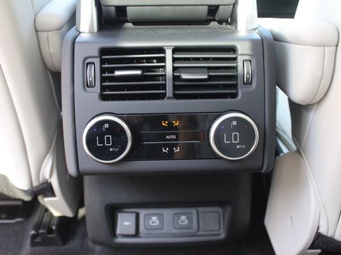 Certified 2025 Land Rover Discovery Dynamic SE image 35