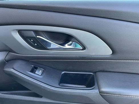 Used 2019 Chevrolet Traverse LT FWD image 21