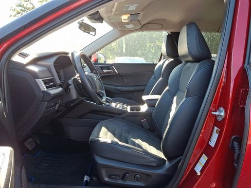 Used 2024 Mitsubishi Outlander SE image 13