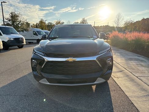 Used 2025 Chevrolet Blazer LT image 9