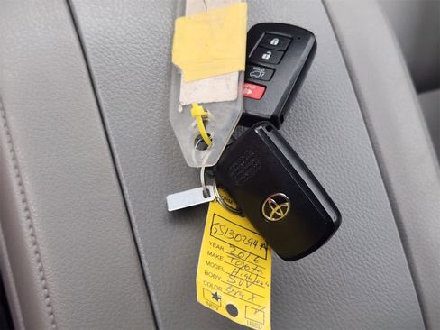 Used 2016 Toyota Highlander XLE image 34