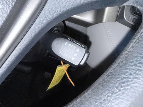 Used 2014 Toyota RAV4 XLE AWD/4WD image 39