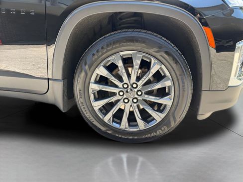 Used 2023 Chevrolet Traverse RS AWD/4WD image 2
