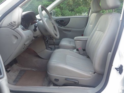 Used 2001 Chevrolet Malibu LS w/ Preferred Equipment Group 1 FWD image 11