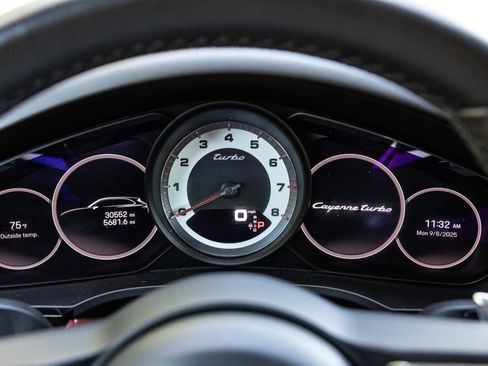 Used 2022 Porsche Cayenne Turbo image 16