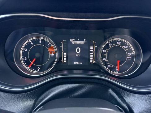 Used 2020 Jeep Cherokee Latitude Plus AWD/4WD image 43