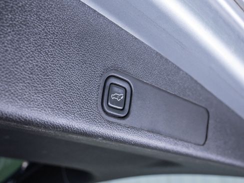 Used 2012 GMC Yukon SLT w/ SLT-2 Equipment Package image 9