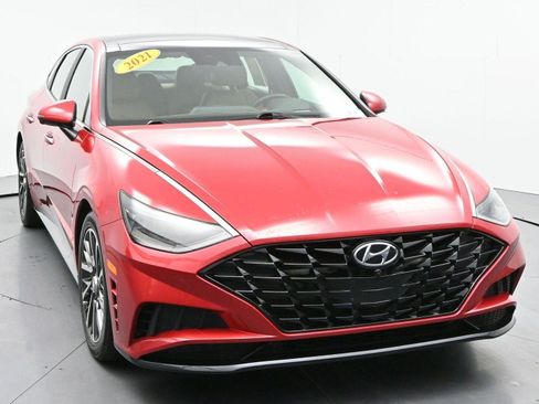 Used 2021 Hyundai Sonata Limited w/ Preferred Accessory Package FWD image 2