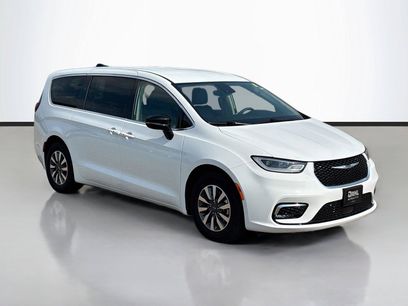 Used 2024 Chrysler Pacifica Limited