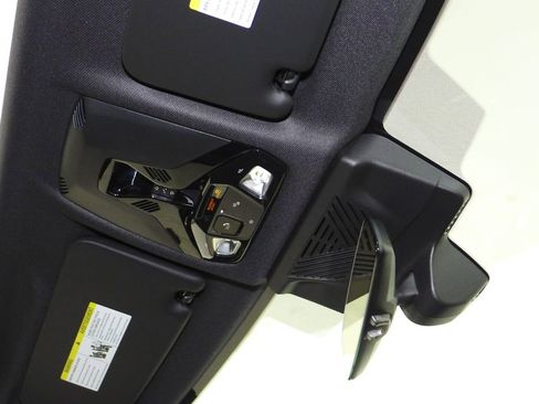 Used 2025 BMW X1 xDrive28i w/ Technology Package image 17