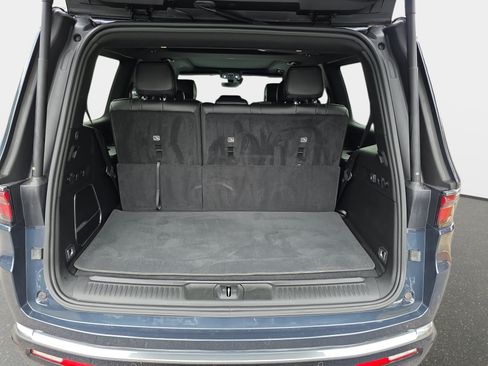 Used 2024 Jeep Wagoneer 4WD w/ Premium Group I image 10