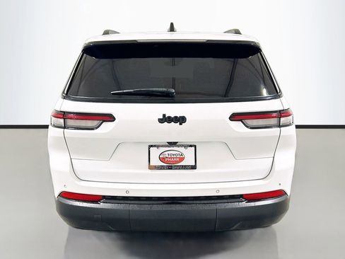 Used 2024 Jeep Grand Cherokee L Laredo image 5